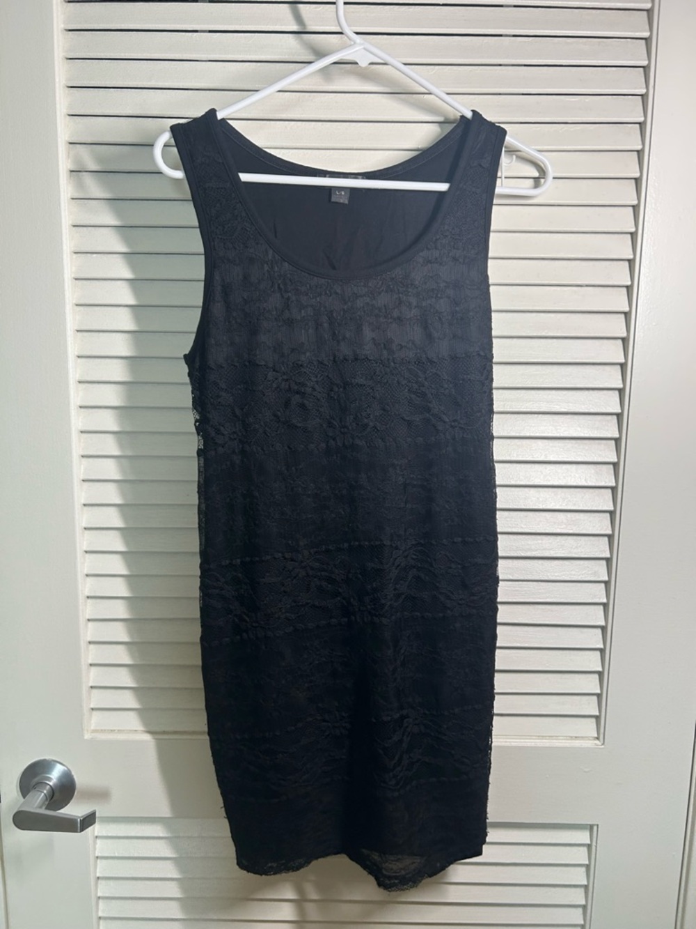 Forever21 Black Lace Overlay Sleeveless Shift Dress